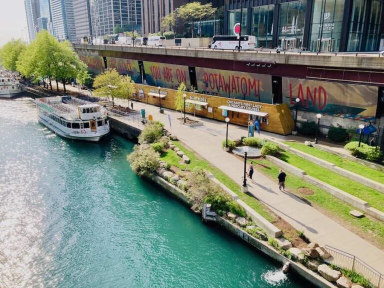 Chicago Riverwalk weekend itinerary and self-guided walking tour