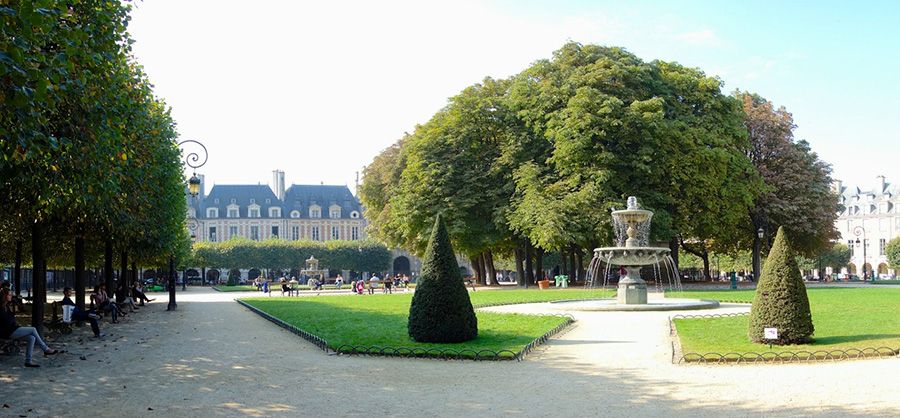 Place des Vosges | A Budget Itinerary for Paris, France | Intentional Travelers