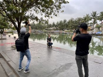 photographers in Hoi An doing photo shoot