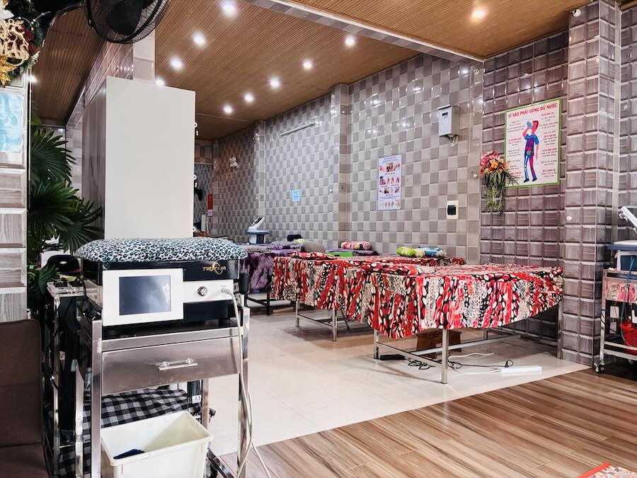chiropractic clinic beds and machine