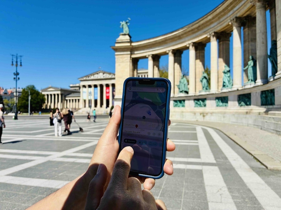 using phone with maps to navigate in Budapest attraction